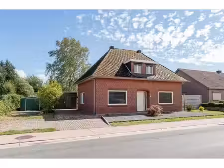 open bebouwing met ruime tuin en renovatiepotentieel op 1...