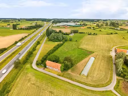 belle maison sur un grand terrain avec vue sur la campagne