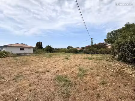 terrain 718 m² dax