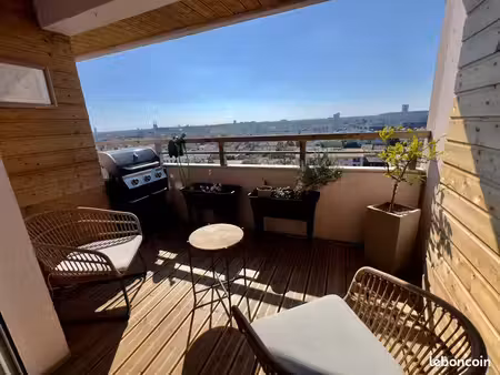 unique aux chartrons : t3 dernier étage sans vis-à-vis  terrasse et vue panoramique