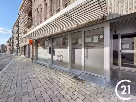 idéalement situé  belle emplacement à usage de bureaux