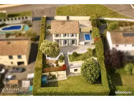 propriété 7 pièces 136 m²
