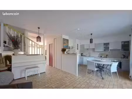a vendre  appartement atypique type 5