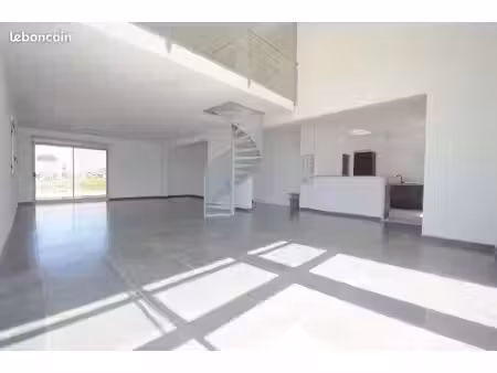 pavillon 8 pièces 211 m²