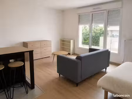 grand studio de 30m2 dans résidence récente à chambray lès tours