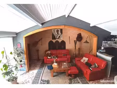 sans vis à vis  maison 5 pièces  3 ch  terrain arboré avec piscine. direct propriétaire