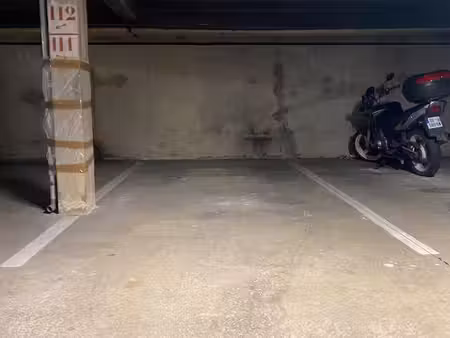 place de parking sécurisée en intérieur rennes 35200 avec télécommande