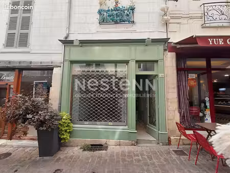 local 18 m² loches