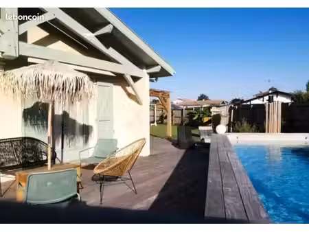 maison 3 chambres  piscine  panneaux solaires et dépendance