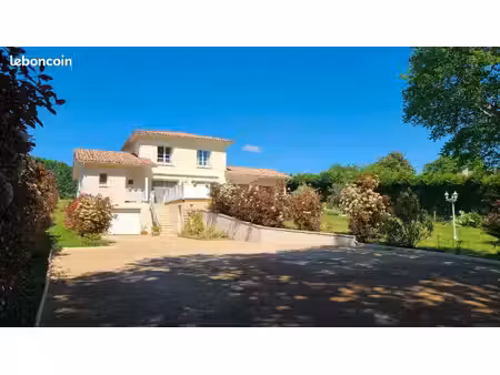 villa 139m2  garage 36m2  piscine