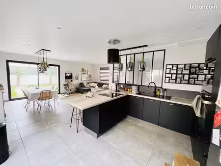 maison individuelle – 140 m² – coeur de village – calme – environnement familial