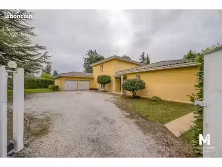 villa 7 pièces 210 m²