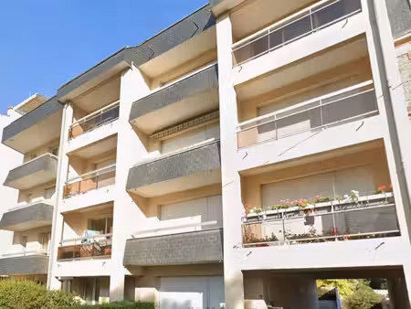 studio t1 bis meublé avec terrasse et parking / saint servan