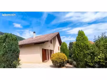 maison 4 chambres vue piscine