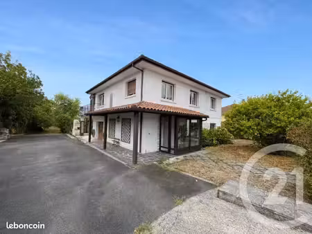 maison 7 pièces 145 m²