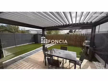 maison de 2019 en parfait état avec jardin et garage