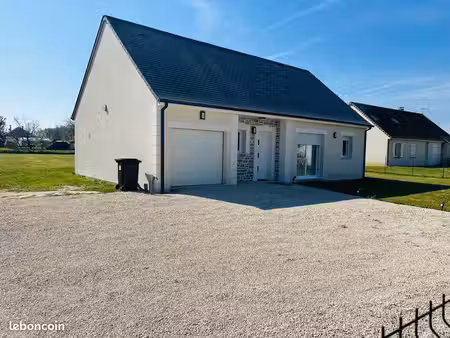 maison récente avec grand terrain