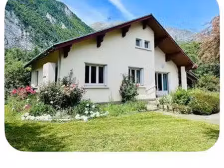 maison rénovée avec grand terrain – la paute  proche bourg-d’oisans