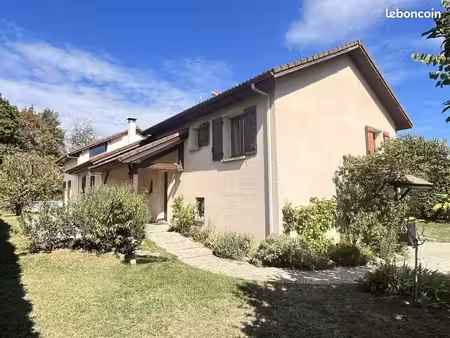 villa 6 pièces 137 m²