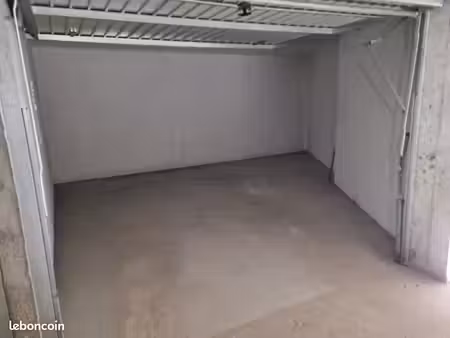 grand box en s/sol voiture + motos