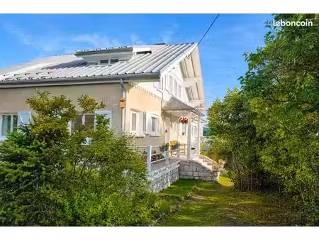 elégant chalet avec annexe
