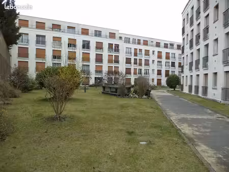 studio lumineux centre blois 420/mois