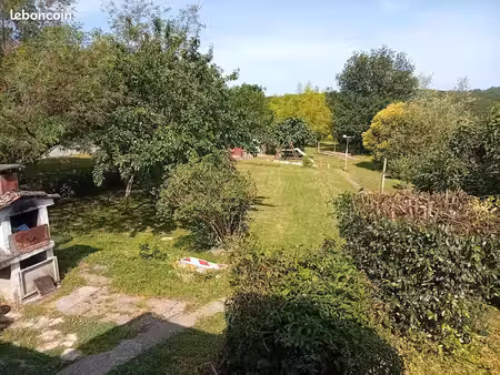 maison + jardin + terrain constructible + pre + bosquet entierement clos dans un havre de 