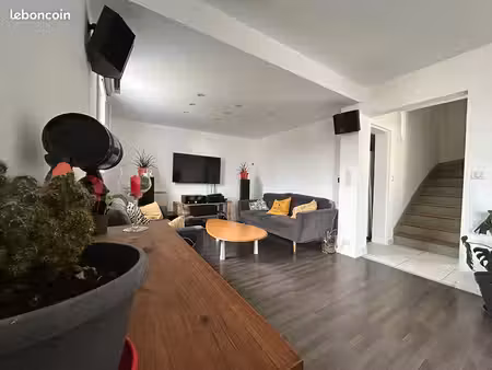 maison 8 pièces 126 m²