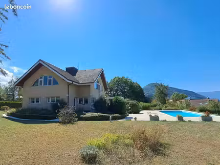 maison 6 pièces 221 m²