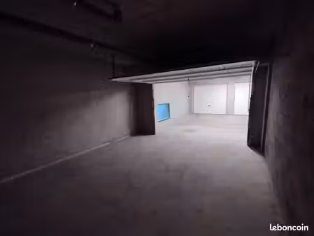 loue garage pour particulier a eybens dans résidence