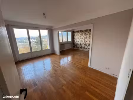 t3 76 m² 2 chambres avec balcon et cave