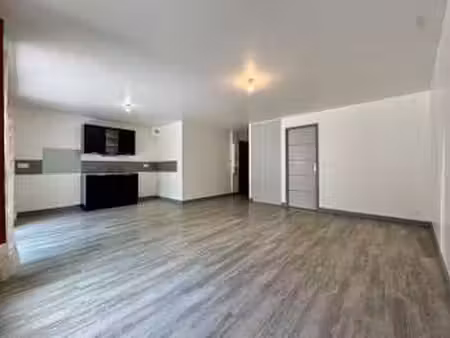 location appartement 2 pièces à pleyben (29190) : à louer 2 pièces / 53m² pleyben