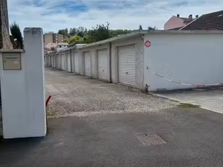 grand garage 20m2 sécurisé bourgoin quartier l'oiselet 83euros/ mois ttc
