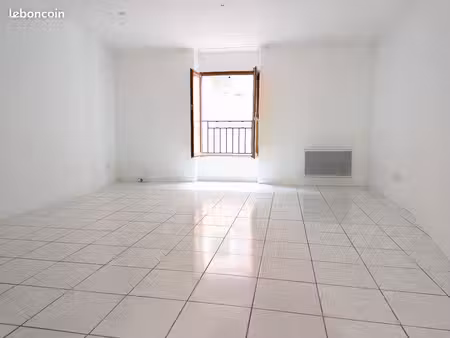 t4 rénové de 75 m² (95 m² au sol) - la roquebrussanne