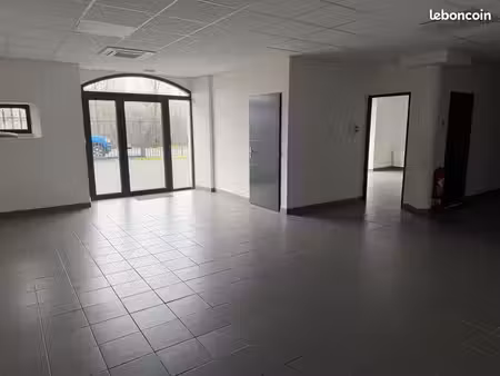 local pro 135 m2 + parking