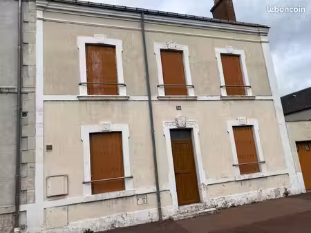 maison de ville de 200 m2 à st jean de la ruelle