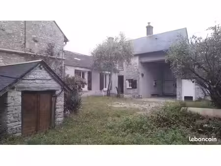 maison en pierre avec maison d’amis  grange et jardin – environnement calme