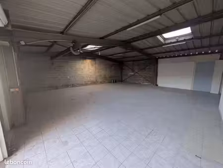 local de stockage / dépôt / entrepôt / garde-meuble 152 m2