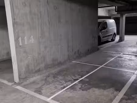 place de parking moto à louer en sous-sol sécurisé proche transports -3 places-colombes
