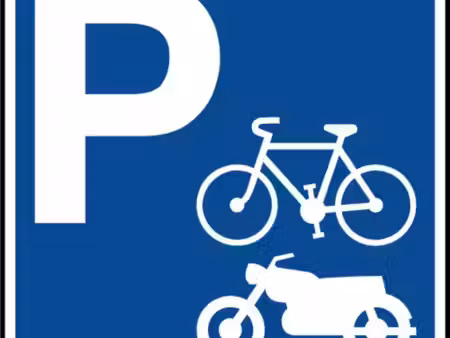 parking moto dans grand garage sécurisé