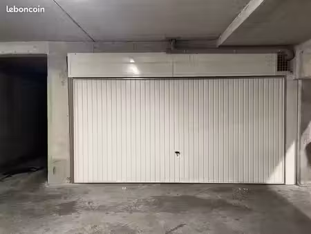 garage avec deux places 18 m2 taxe foncière 134 par an