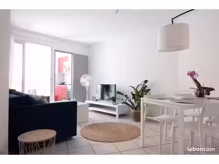 location meublé à l'année - appartement 38m2  50m de la plage