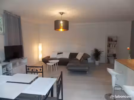 loue appartement  moyenne ou longue durée. eau  électricité et internet inclus