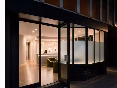 local commercial (salon)