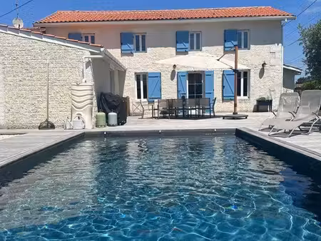 maison - dépendance - piscine - spa - panneaux photovoltaïques