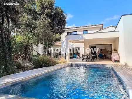 villa 8 pièces 220 m²