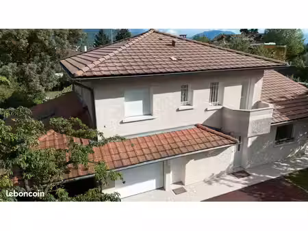 location meublée 1er étage dans une villa. entrée indépendante la tronche