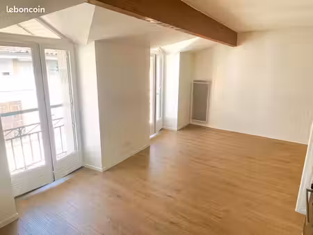 t2 rénové 45 m² centre-ville moirans