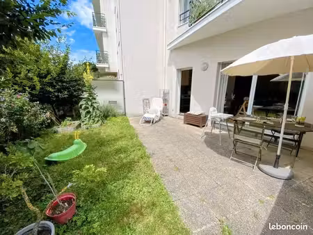 t3 avec jardin privatif et terrasse au calme  rond-point de paris