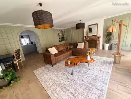 appartement 90 m² rénové – centre-ville de roanne – terrasse & stationnement